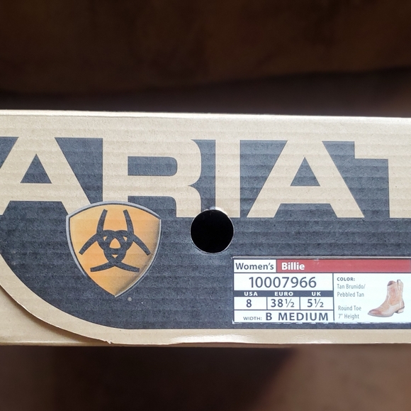 COWGIRL BOOTS by Ariat with Side Zipper. Size 8. - Picture 4 of 9